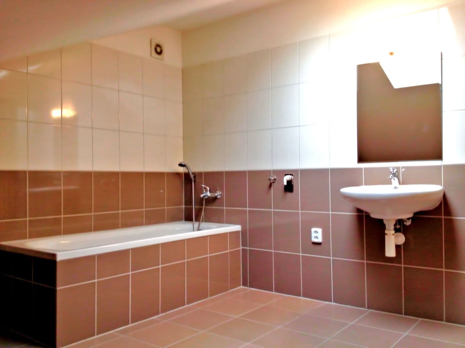 Prenájom bytu 2-izbový 77 m², Mladých Běchovic, Praha, Praha Prenájom bytu 2-izbový 77 m², Mladých Běchovic, Praha, Praha