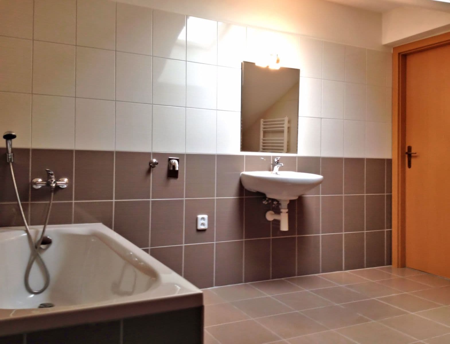 Prenájom bytu 2-izbový 77 m², Mladých Běchovic, Praha, Praha Prenájom bytu 2-izbový 77 m², Mladých Běchovic, Praha, Praha