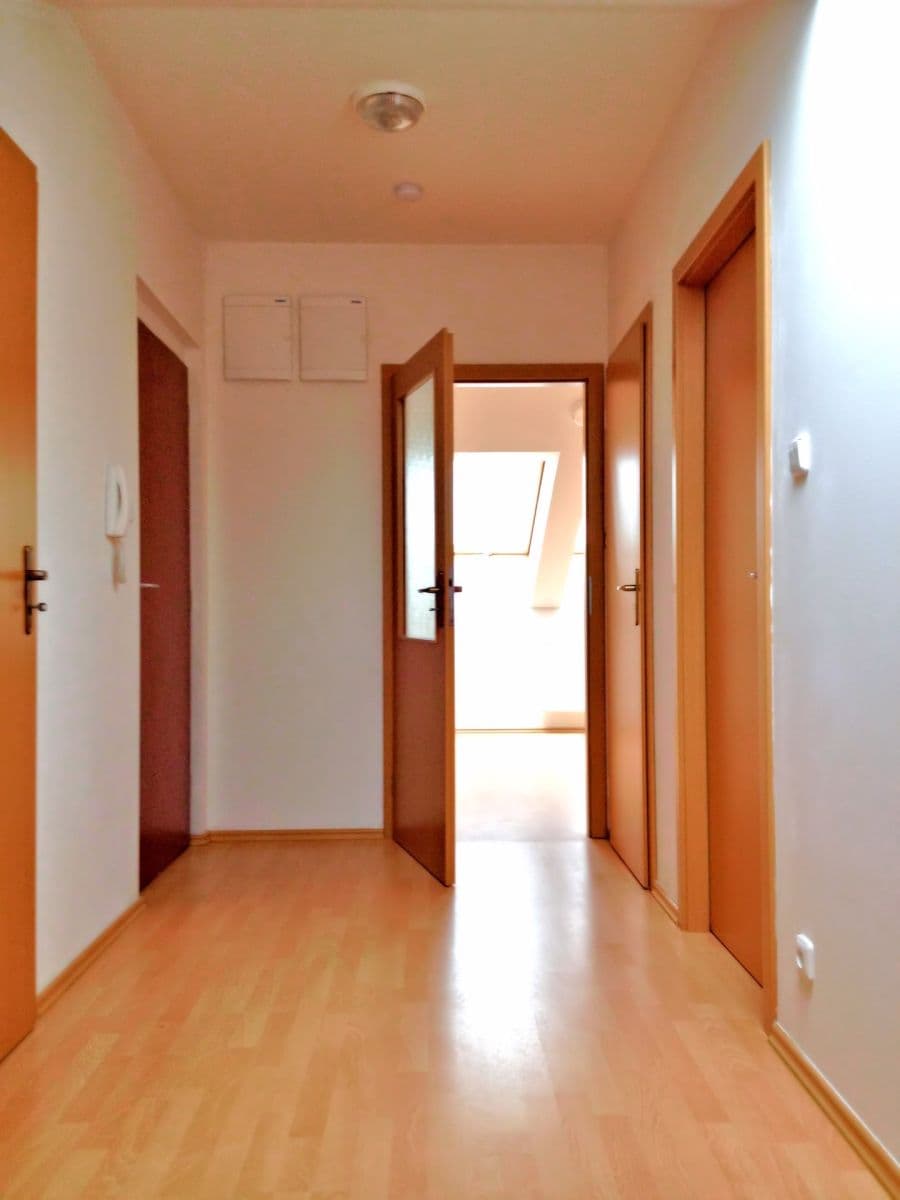 Prenájom bytu 2-izbový 77 m², Mladých Běchovic, Praha, Praha Prenájom bytu 2-izbový 77 m², Mladých Běchovic, Praha, Praha