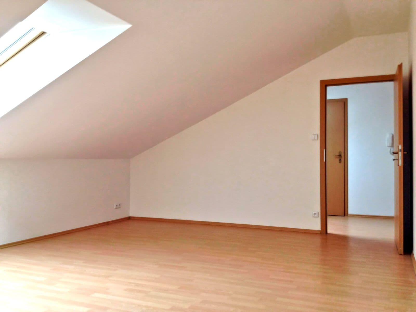 Prenájom bytu 2-izbový 77 m², Mladých Běchovic, Praha, Praha Prenájom bytu 2-izbový 77 m², Mladých Běchovic, Praha, Praha