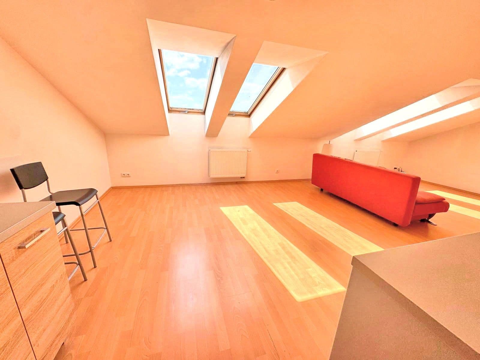 Prenájom bytu 2-izbový 77 m², Mladých Běchovic, Praha, Praha Prenájom bytu 2-izbový 77 m², Mladých Běchovic, Praha, Praha