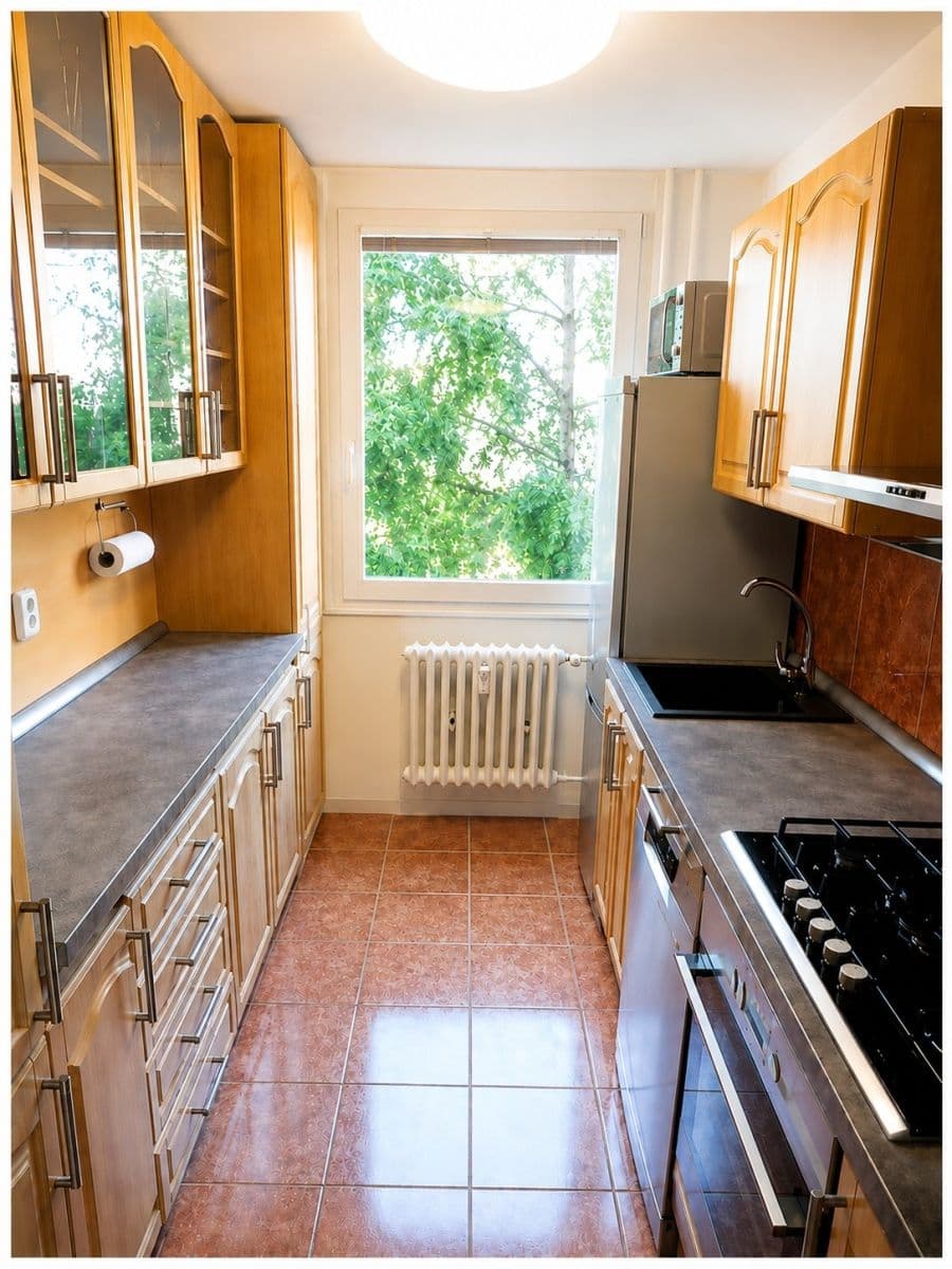 Prenájom bytu 3-izbový 75 m², Lešenská, Praha, Praha Prenájom bytu 3-izbový 75 m², Lešenská, Praha, Praha
