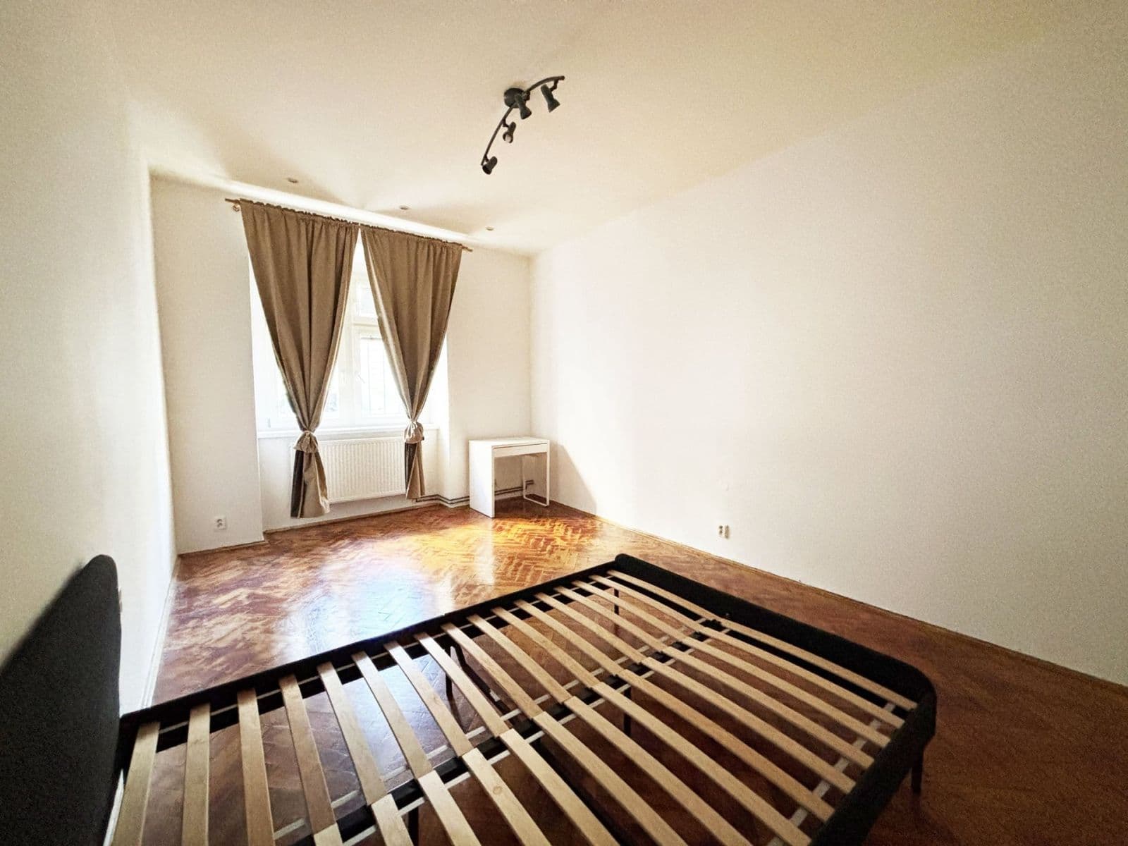 Prenájom bytu 1-izbový 48 m², Chrudimská, Praha, Praha Prenájom bytu 1-izbový 48 m², Chrudimská, Praha, Praha
