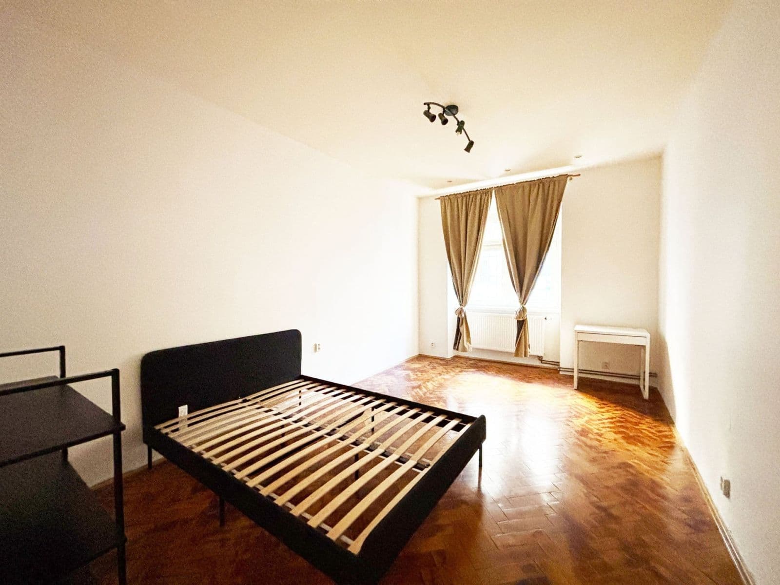 Prenájom bytu 1-izbový 48 m², Chrudimská, Praha, Praha Prenájom bytu 1-izbový 48 m², Chrudimská, Praha, Praha