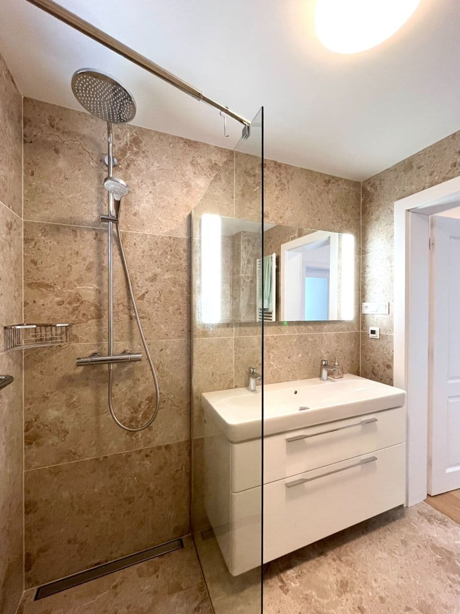 Prenájom bytu 3-izbový 80 m², J. Hollého, Dolné Kočkovce, Trenčiansky kraj Prenájom bytu 3-izbový 80 m², J. Hollého, Dolné Kočkovce, Trenčiansky kraj