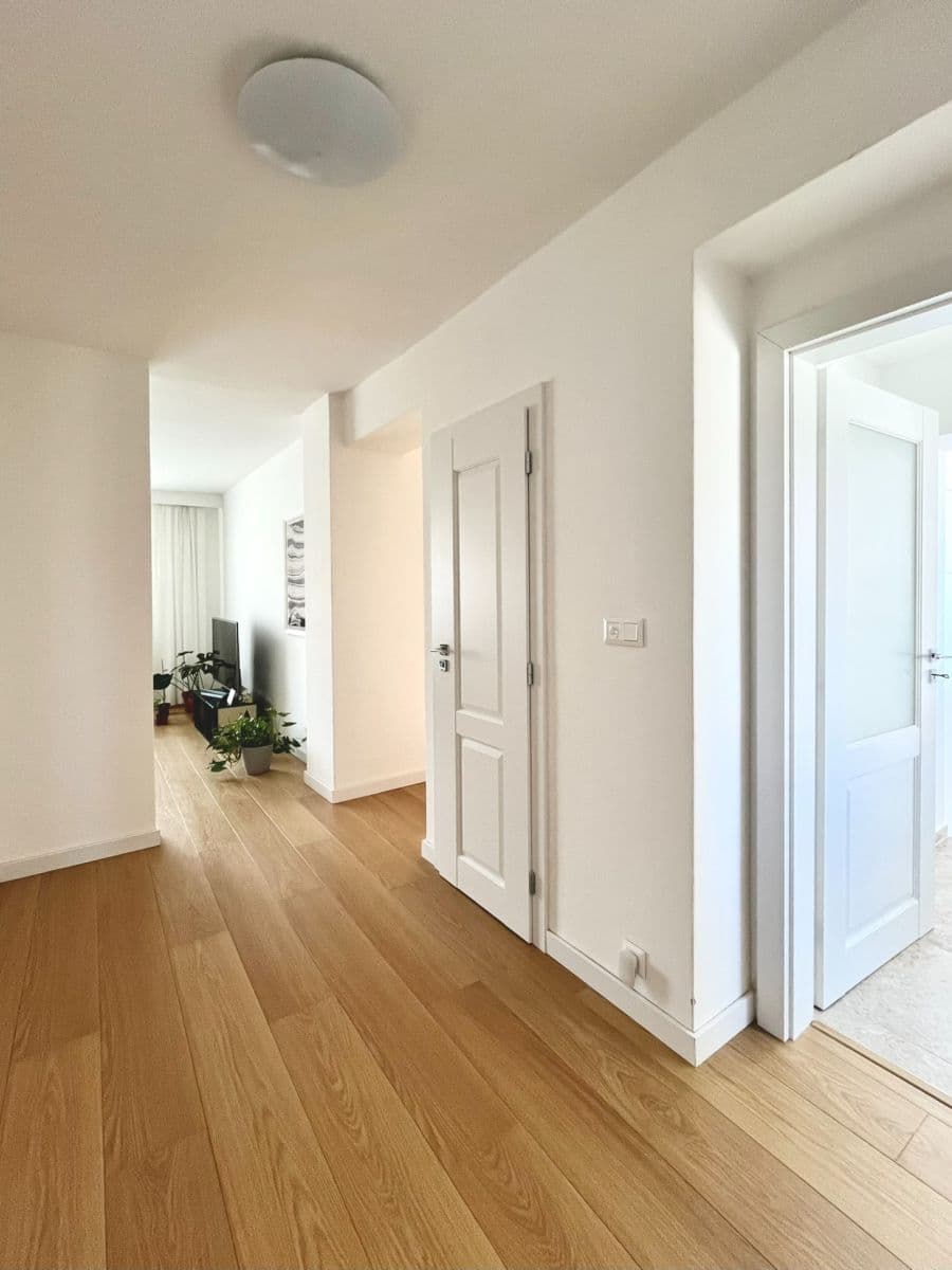 Prenájom bytu 3-izbový 80 m², J. Hollého, Dolné Kočkovce, Trenčiansky kraj Prenájom bytu 3-izbový 80 m², J. Hollého, Dolné Kočkovce, Trenčiansky kraj