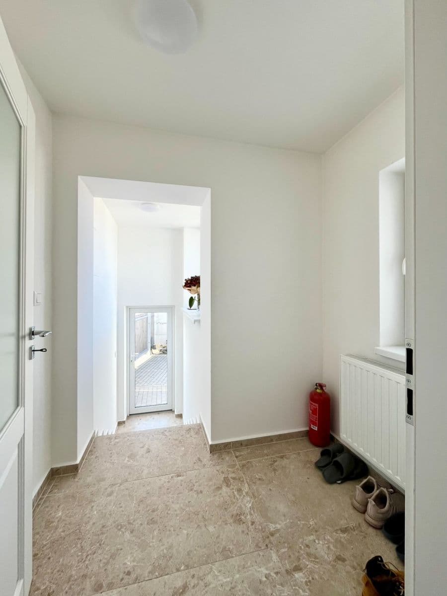 Prenájom bytu 3-izbový 80 m², J. Hollého, Dolné Kočkovce, Trenčiansky kraj Prenájom bytu 3-izbový 80 m², J. Hollého, Dolné Kočkovce, Trenčiansky kraj
