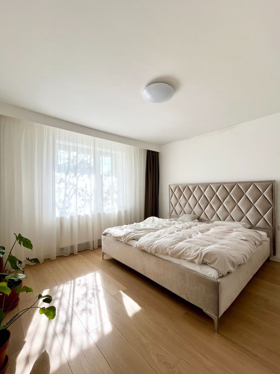 Prenájom bytu 3-izbový 80 m², J. Hollého, Dolné Kočkovce, Trenčiansky kraj Prenájom bytu 3-izbový 80 m², J. Hollého, Dolné Kočkovce, Trenčiansky kraj