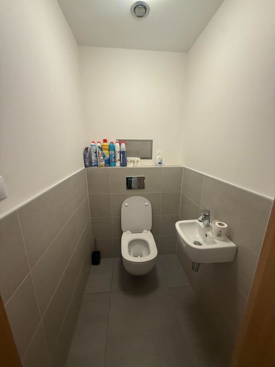 Prenájom bytu 3-izbový 40 m², Kouteckého, Praha, Praha Prenájom bytu 3-izbový 40 m², Kouteckého, Praha, Praha