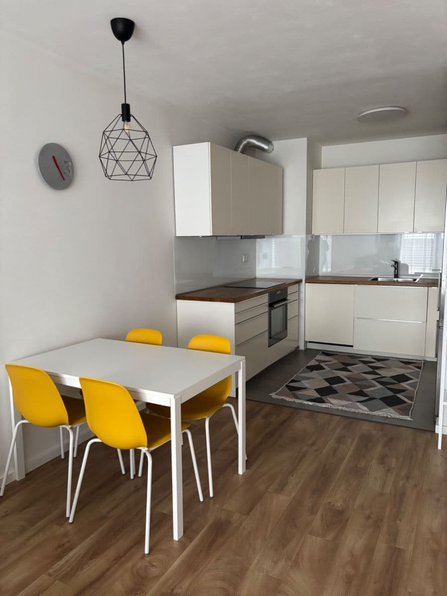 Prenájom bytu 2-izbový 62 m², Na križovatkách, Ružinov, Bratislavský kraj Prenájom bytu 2-izbový 62 m², Na križovatkách, Ružinov, Bratislavský kraj