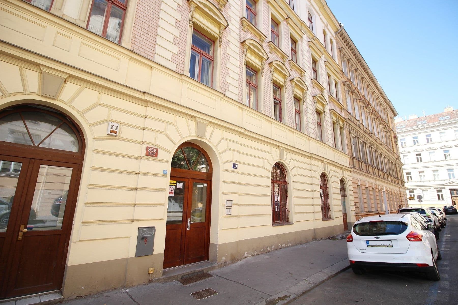 Prenájom bytu 1-izbový 47 m², Grafická, Praha, Praha Prenájom bytu 1-izbový 47 m², Grafická, Praha, Praha