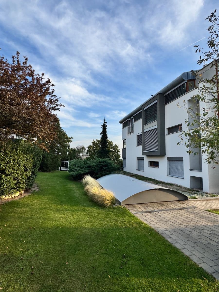 Prenájom bytu 3-izbový 140 m², Pod Bôrikom, Bratislava - mestská časť Staré Mesto, Bratislavský kraj Prenájom bytu 3-izbový 140 m², Pod Bôrikom, Bratislava - mestská časť Staré Mesto, Bratislavský kraj