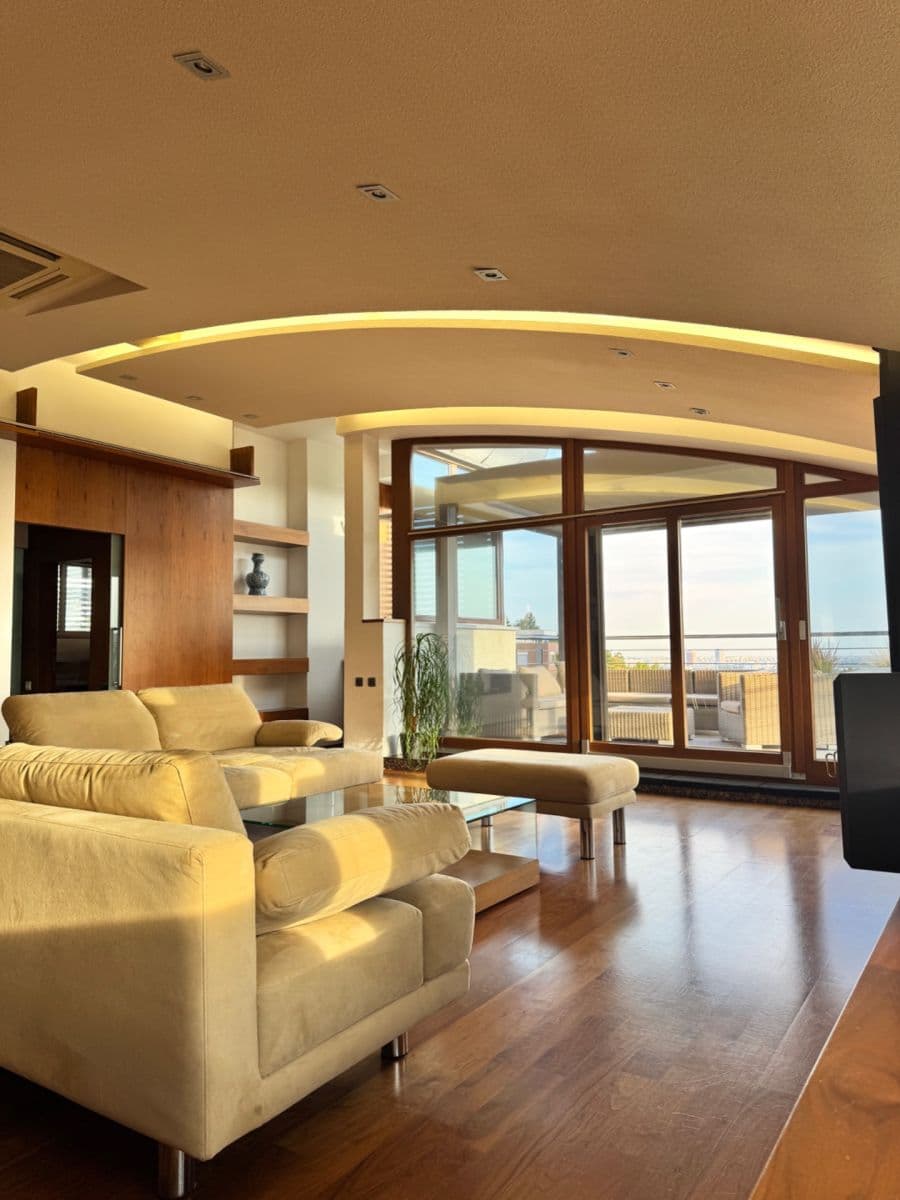 Prenájom bytu 3-izbový 140 m², Pod Bôrikom, Bratislava - mestská časť Staré Mesto, Bratislavský kraj Prenájom bytu 3-izbový 140 m², Pod Bôrikom, Bratislava - mestská časť Staré Mesto, Bratislavský kraj