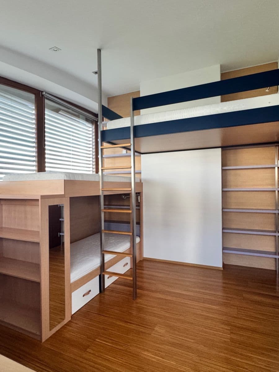 Prenájom bytu 3-izbový 140 m², Pod Bôrikom, Bratislava - mestská časť Staré Mesto, Bratislavský kraj Prenájom bytu 3-izbový 140 m², Pod Bôrikom, Bratislava - mestská časť Staré Mesto, Bratislavský kraj