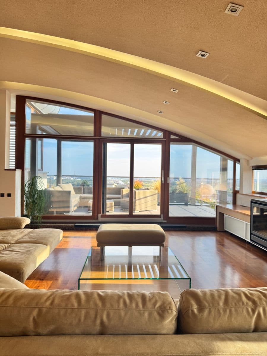 Prenájom bytu 3-izbový 140 m², Pod Bôrikom, Bratislava - mestská časť Staré Mesto, Bratislavský kraj Prenájom bytu 3-izbový 140 m², Pod Bôrikom, Bratislava - mestská časť Staré Mesto, Bratislavský kraj