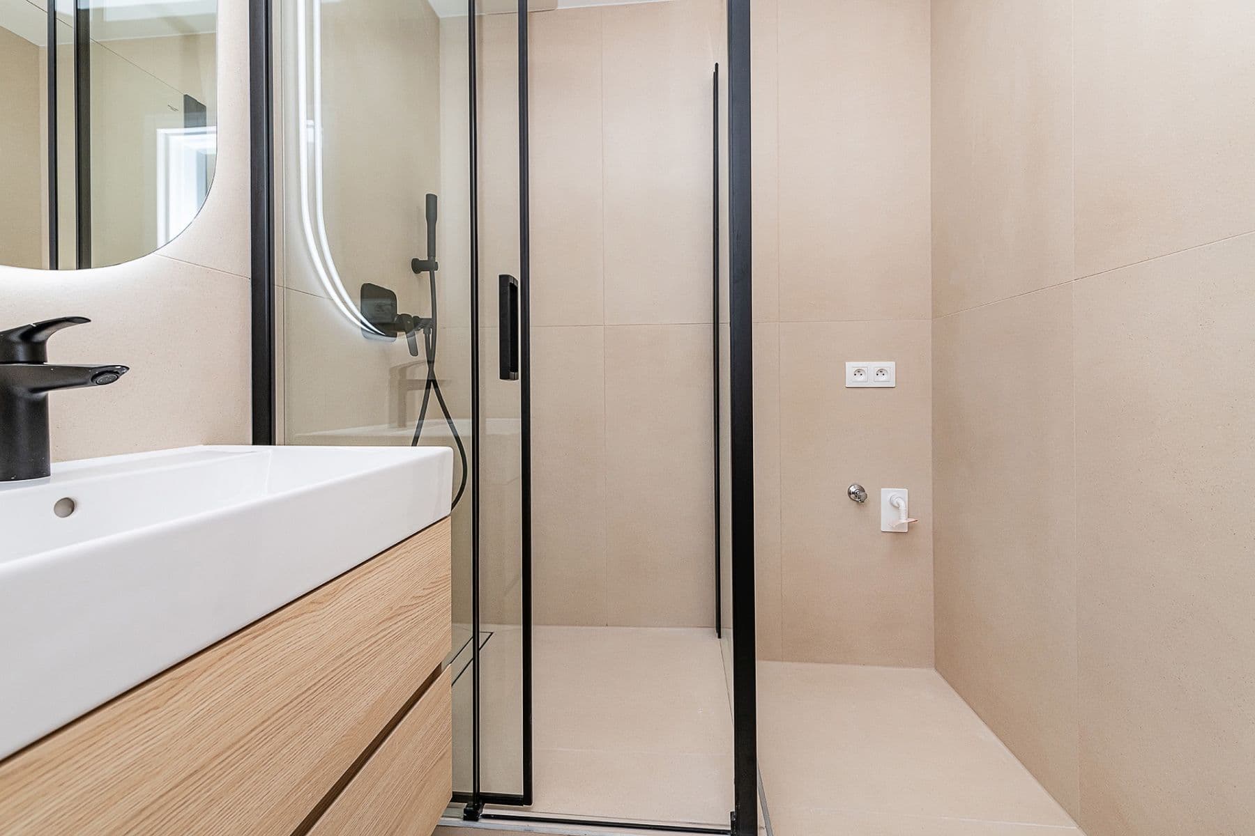 Predaj bytu 3-izbový 55 m², K Louži, Praha, Praha Predaj bytu 3-izbový 55 m², K Louži, Praha, Praha