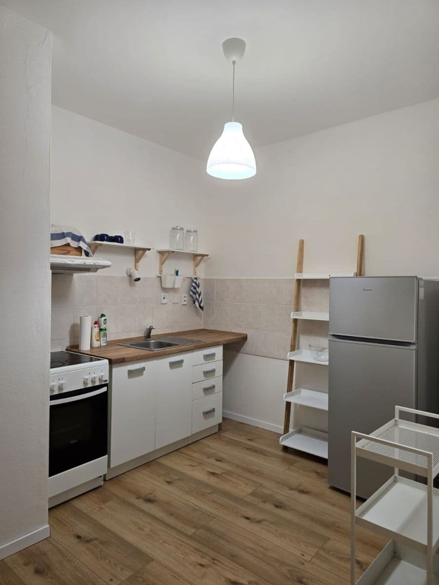 Prenájom bytu Garsoniéra 43 m², Papraďová, Ružinov, Bratislavský kraj Prenájom bytu Garsoniéra 43 m², Papraďová, Ružinov, Bratislavský kraj