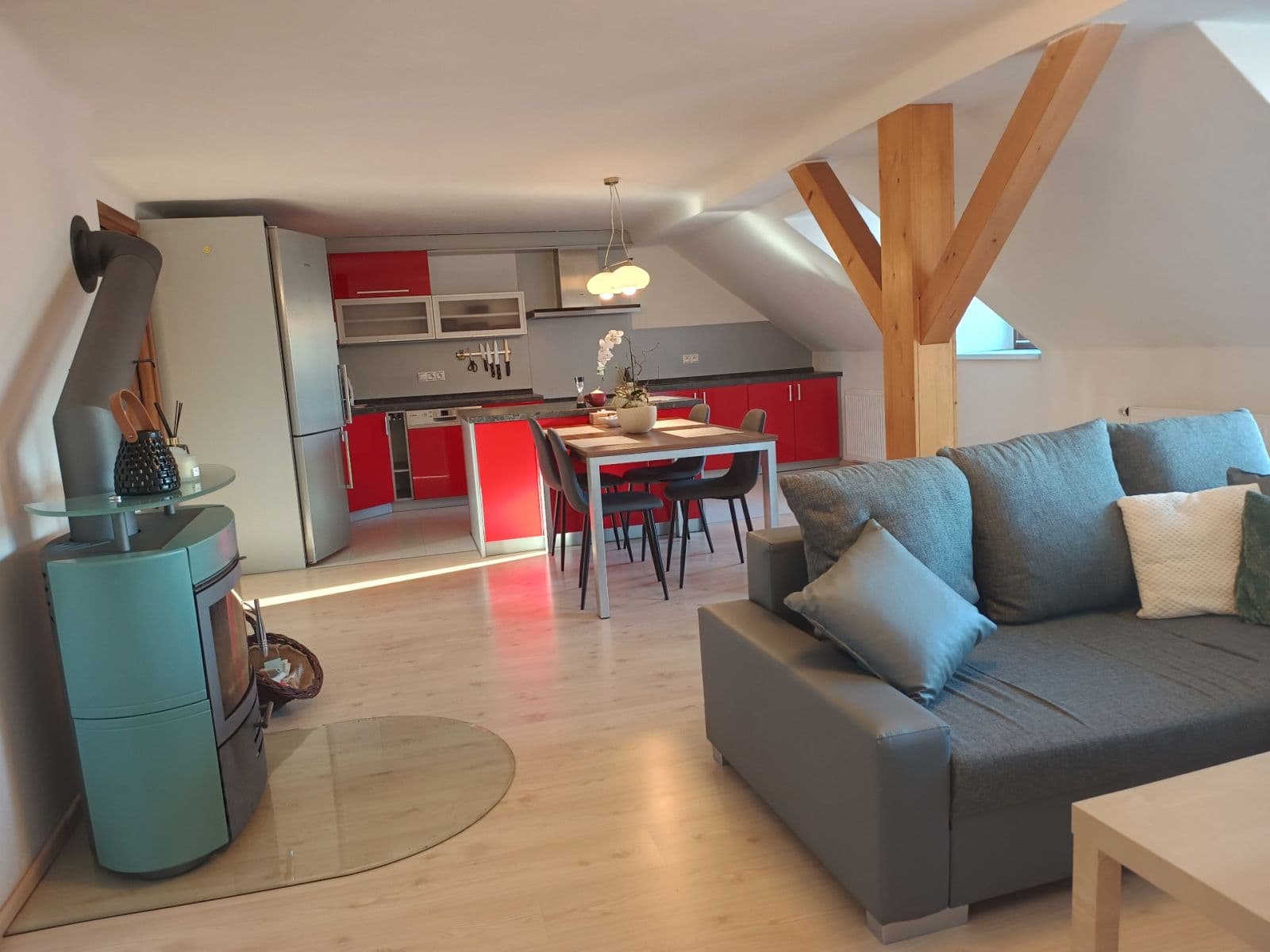 Prenájom bytu 3-izbový 100 m², 8. března, Liberec, Liberecký kraj Prenájom bytu 3-izbový 100 m², 8. března, Liberec, Liberecký kraj