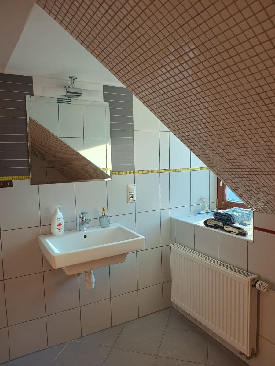 Prenájom bytu 3-izbový 100 m², 8. března, Liberec, Liberecký kraj Prenájom bytu 3-izbový 100 m², 8. března, Liberec, Liberecký kraj