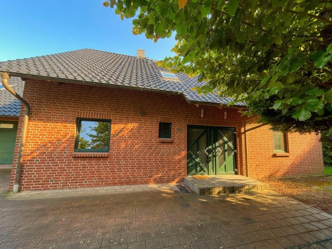Predaj domu 280 m², pozemok 769 m², Bergen, Dolné Sasko Predaj domu 280 m², pozemok 769 m², Bergen, Dolné Sasko