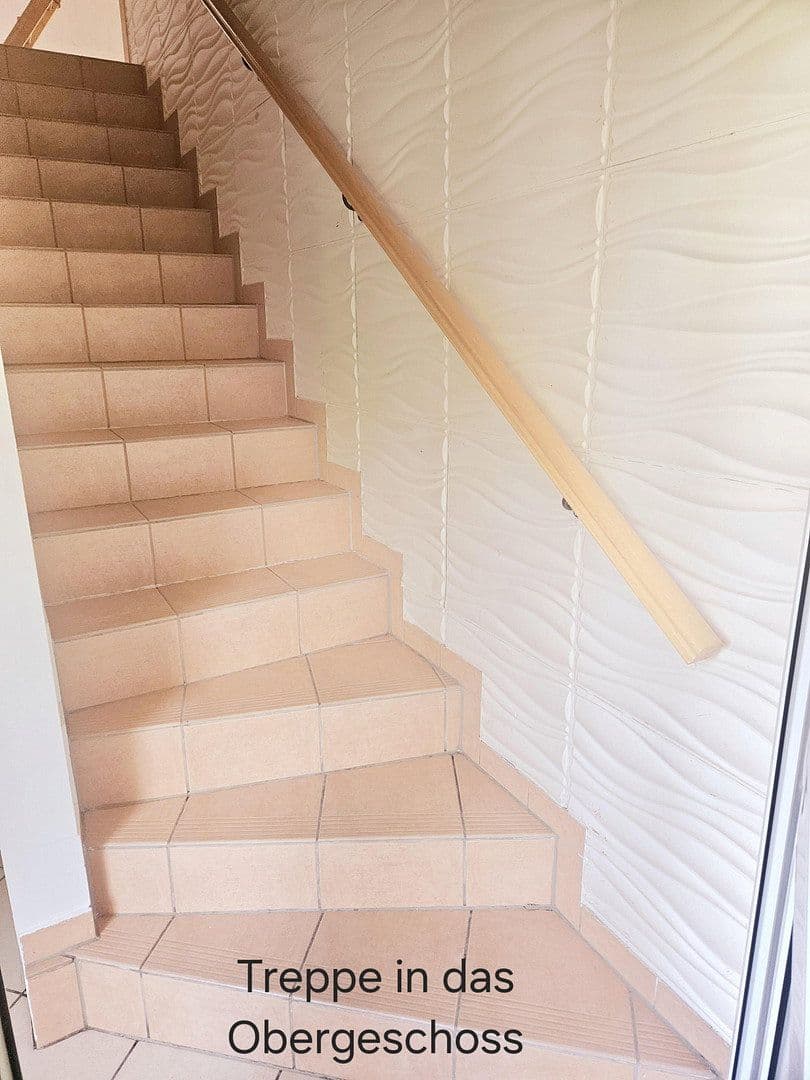 Predaj domu 280 m², pozemok 769 m², Bergen, Dolné Sasko Predaj domu 280 m², pozemok 769 m², Bergen, Dolné Sasko