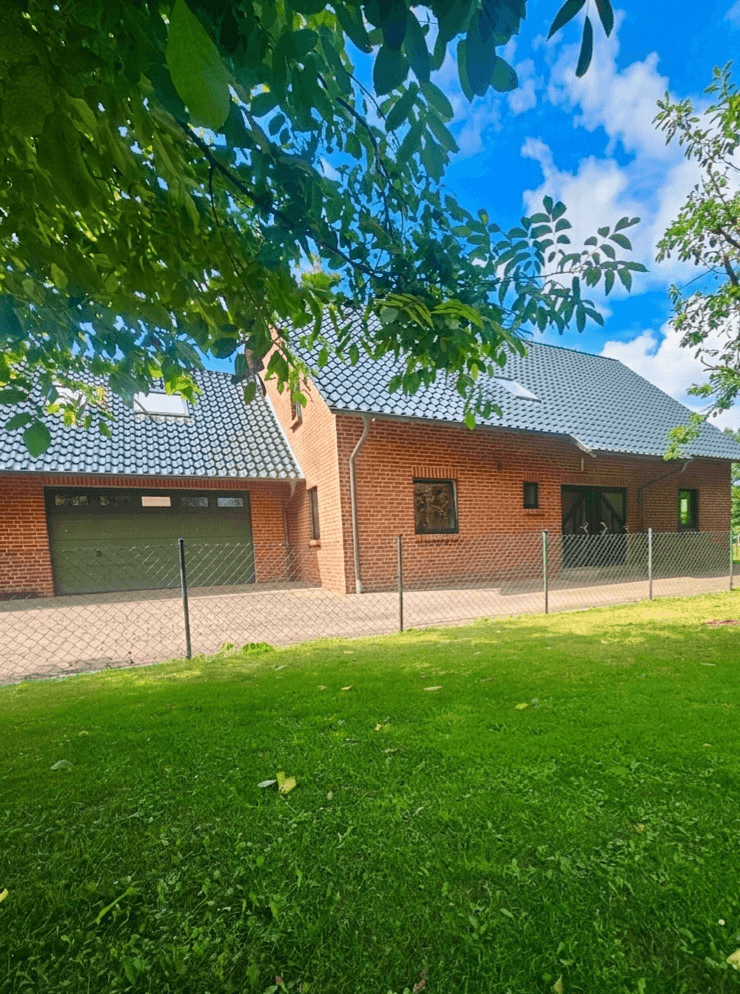 Predaj domu 280 m², pozemok 769 m², Bergen, Dolné Sasko Predaj domu 280 m², pozemok 769 m², Bergen, Dolné Sasko