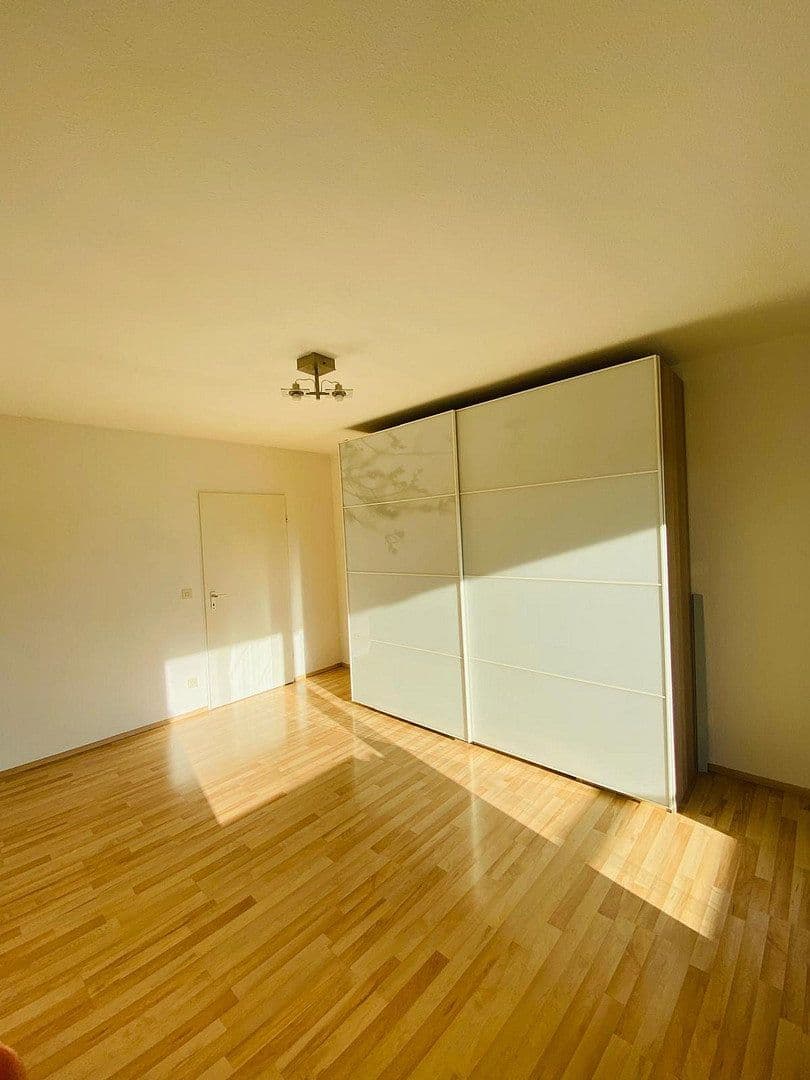 Prenájom bytu 3-izbový 89 m², Johanneskirchner Straße 138, München, Bavorsko Prenájom bytu 3-izbový 89 m², Johanneskirchner Straße 138, München, Bavorsko