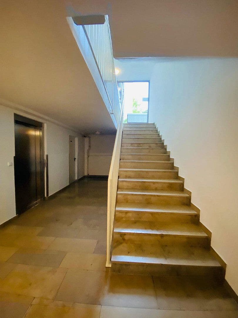 Prenájom bytu 3-izbový 89 m², Johanneskirchner Straße 138, München, Bavorsko Prenájom bytu 3-izbový 89 m², Johanneskirchner Straße 138, München, Bavorsko