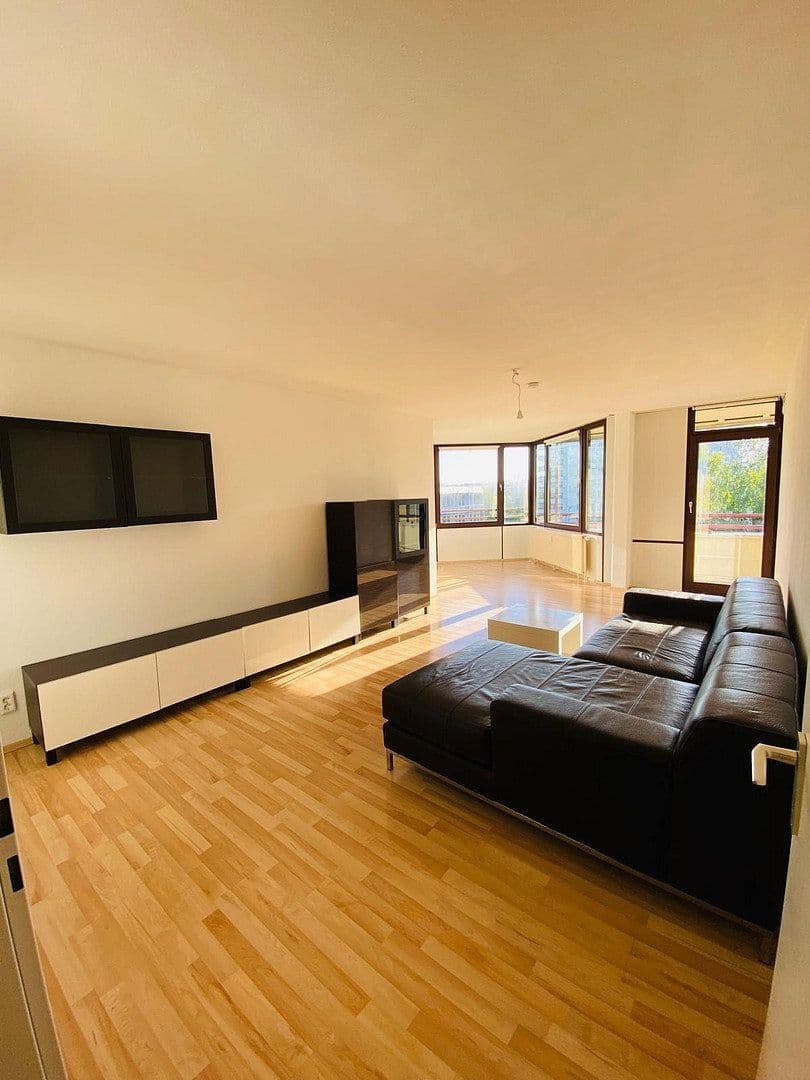 Prenájom bytu 3-izbový 89 m², Johanneskirchner Straße 138, München, Bavorsko Prenájom bytu 3-izbový 89 m², Johanneskirchner Straße 138, München, Bavorsko