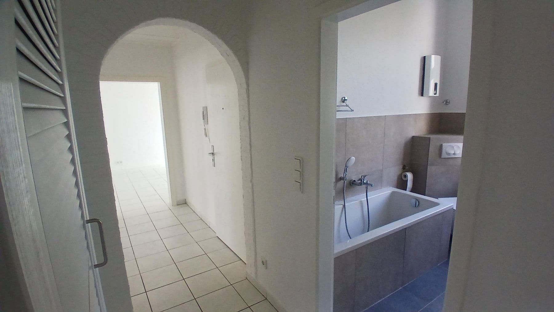 Prenájom bytu 3-izbový 89 m², Voswinckelstraße 23, Wuppertal, Severné Porýnie - Westfálsko Prenájom bytu 3-izbový 89 m², Voswinckelstraße 23, Wuppertal, Severné Porýnie - Westfálsko
