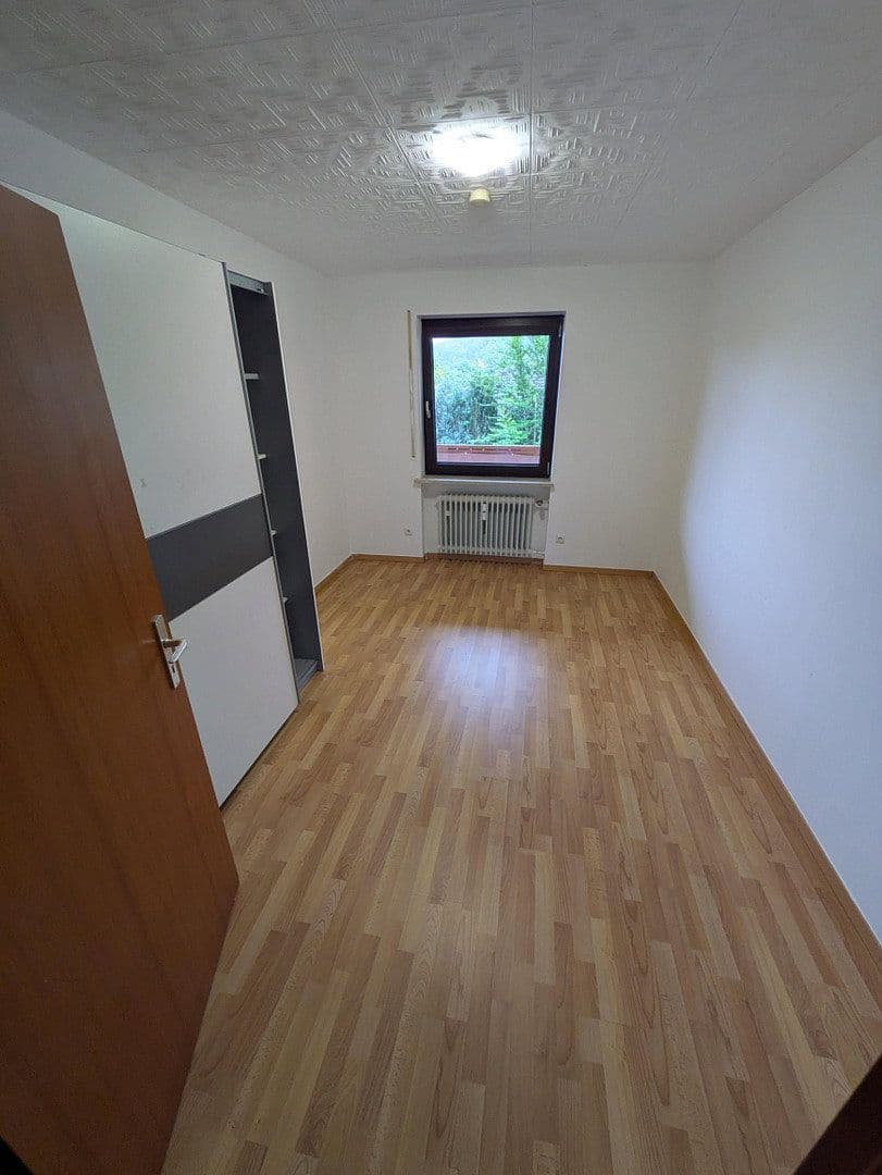 Prenájom bytu 5-izbový 124 m², Kelheim, Bavorsko Prenájom bytu 5-izbový 124 m², Kelheim, Bavorsko