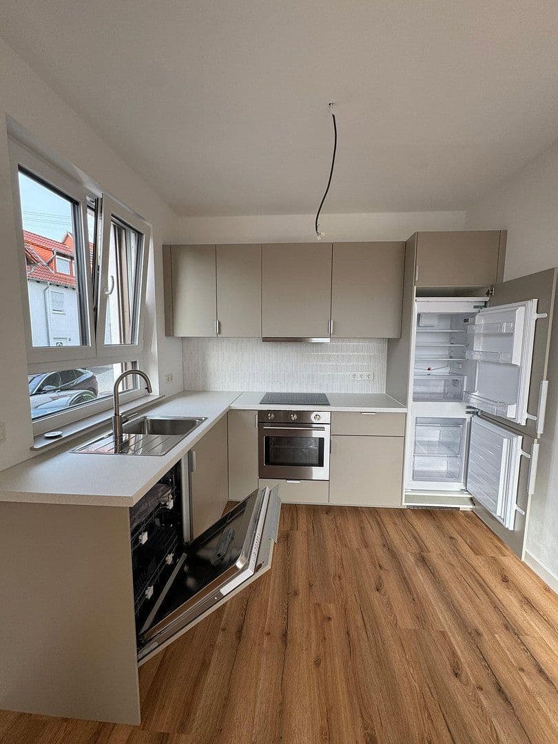 Prenájom bytu 4-izbový 99 m², Flörsheim, Hesensko Prenájom bytu 4-izbový 99 m², Flörsheim, Hesensko