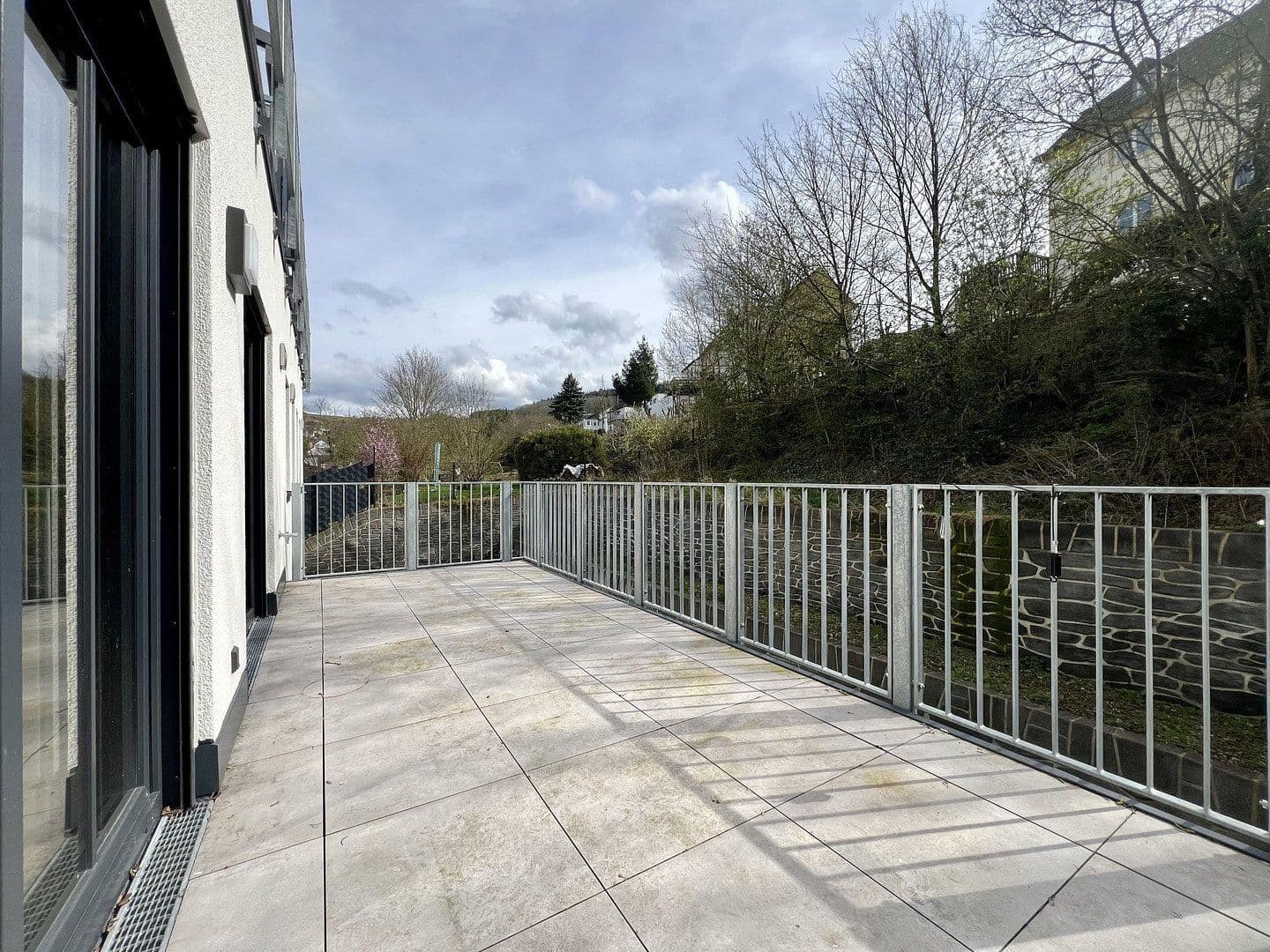 Prenájom bytu 2-izbový 70 m², Mertesdorf, Porýnie-Falcko Prenájom bytu 2-izbový 70 m², Mertesdorf, Porýnie-Falcko