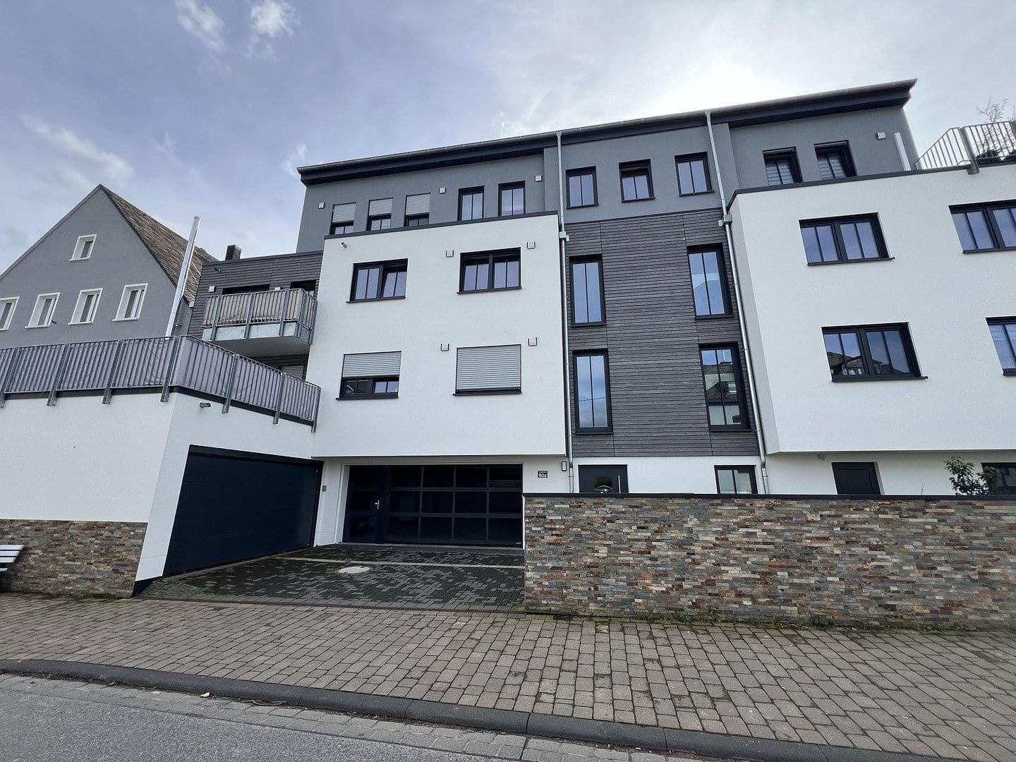 Prenájom bytu 2-izbový 70 m², Mertesdorf, Porýnie-Falcko Prenájom bytu 2-izbový 70 m², Mertesdorf, Porýnie-Falcko