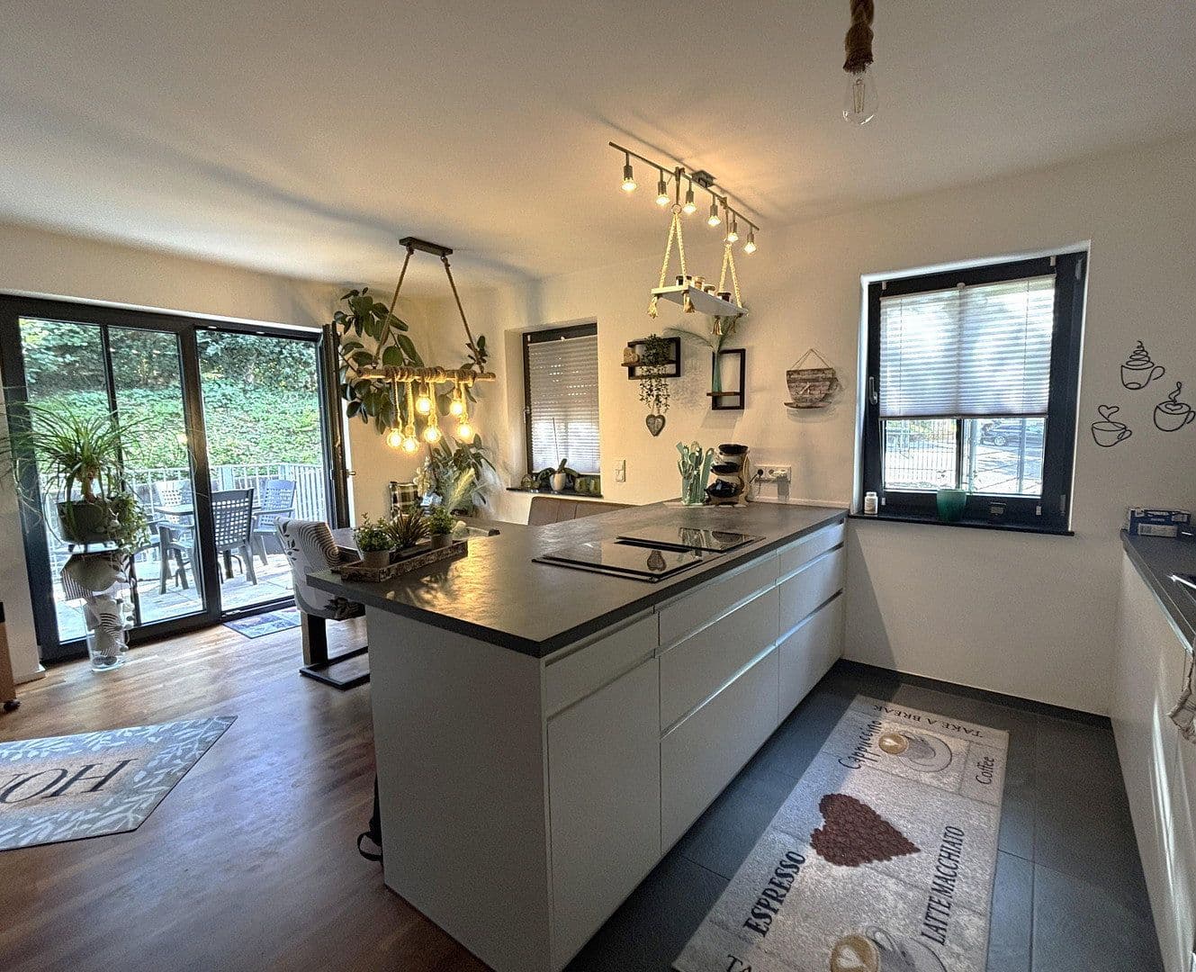 Prenájom bytu 2-izbový 70 m², Mertesdorf, Porýnie-Falcko Prenájom bytu 2-izbový 70 m², Mertesdorf, Porýnie-Falcko