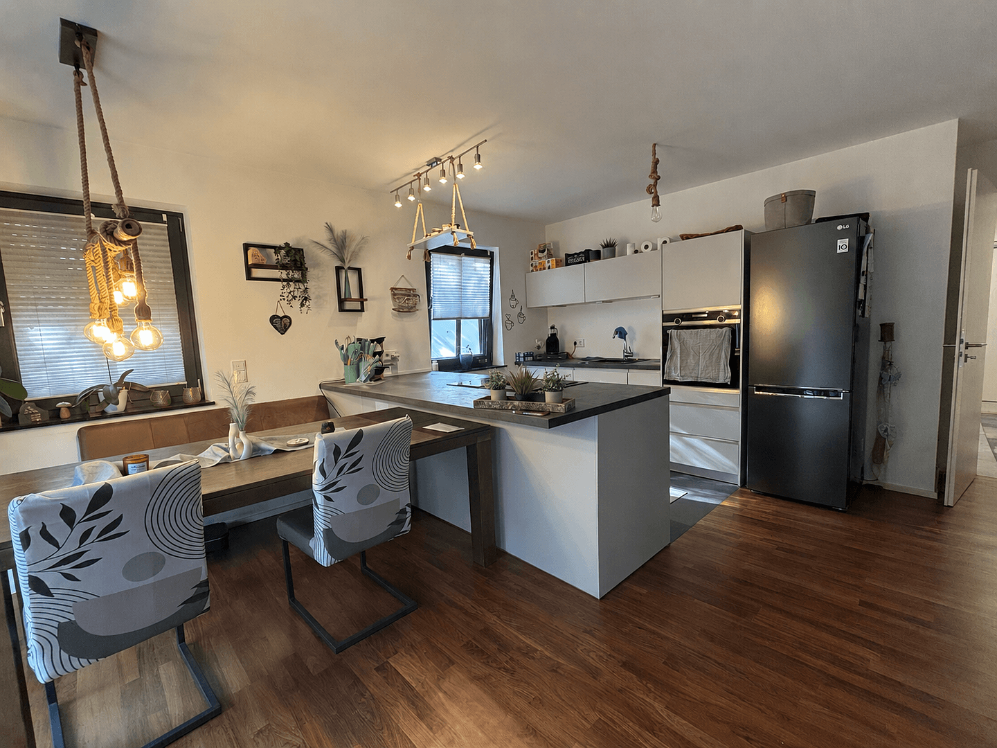Prenájom bytu 2-izbový 70 m², Mertesdorf, Porýnie-Falcko Prenájom bytu 2-izbový 70 m², Mertesdorf, Porýnie-Falcko