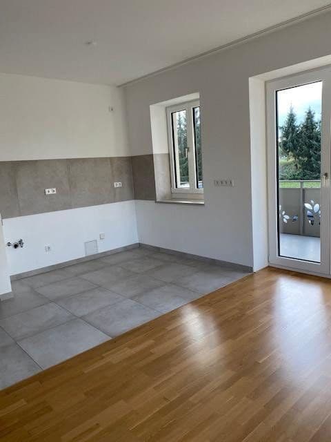 Prenájom bytu 3-izbový 120 m², Radebeul, Sasko Prenájom bytu 3-izbový 120 m², Radebeul, Sasko