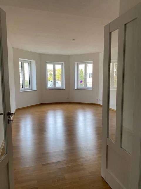 Prenájom bytu 3-izbový 120 m², Radebeul, Sasko Prenájom bytu 3-izbový 120 m², Radebeul, Sasko