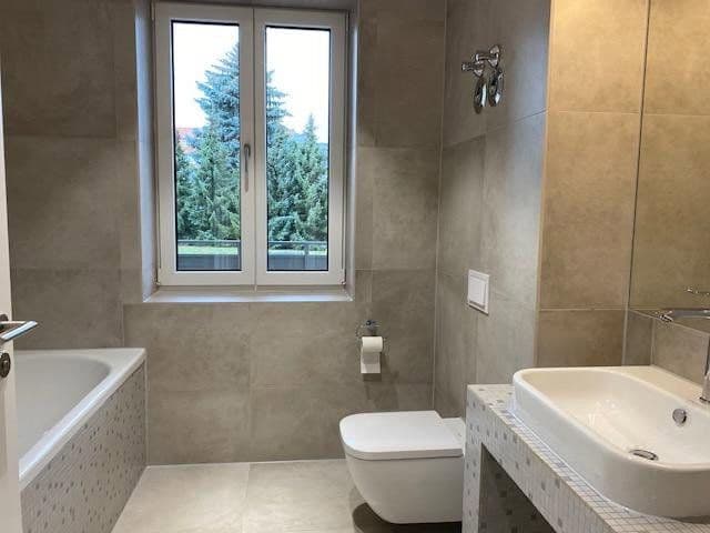 Prenájom bytu 3-izbový 120 m², Radebeul, Sasko Prenájom bytu 3-izbový 120 m², Radebeul, Sasko