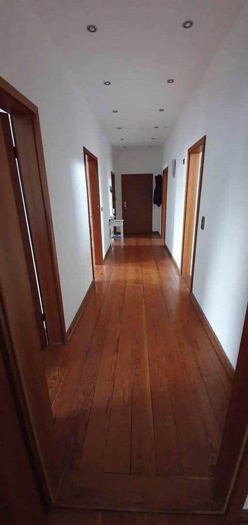 Prenájom bytu 4-izbový 126 m², Fröhnstraße 61, Pirmasens, Porýnie-Falcko Prenájom bytu 4-izbový 126 m², Fröhnstraße 61, Pirmasens, Porýnie-Falcko
