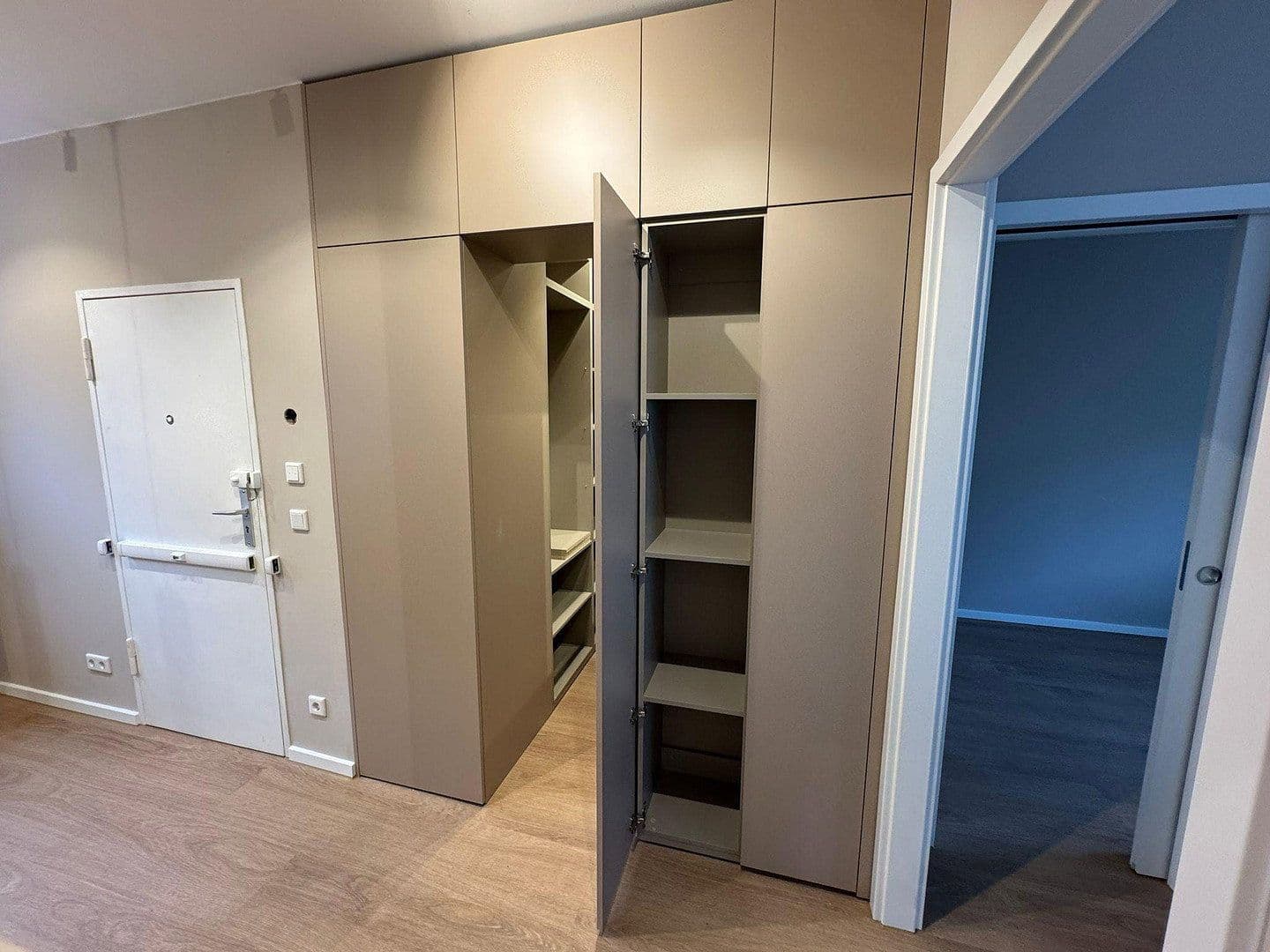 Prenájom bytu 2-izbový 50 m², Gotha-Allee 36, Berlin, Berlín Prenájom bytu 2-izbový 50 m², Gotha-Allee 36, Berlin, Berlín
