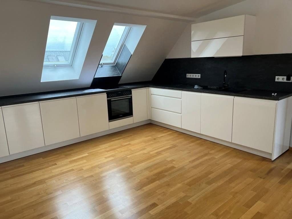 Prenájom bytu 3-izbový 104 m², Finsterwalder Str. 25, Rosenheim, Bavorsko Prenájom bytu 3-izbový 104 m², Finsterwalder Str. 25, Rosenheim, Bavorsko