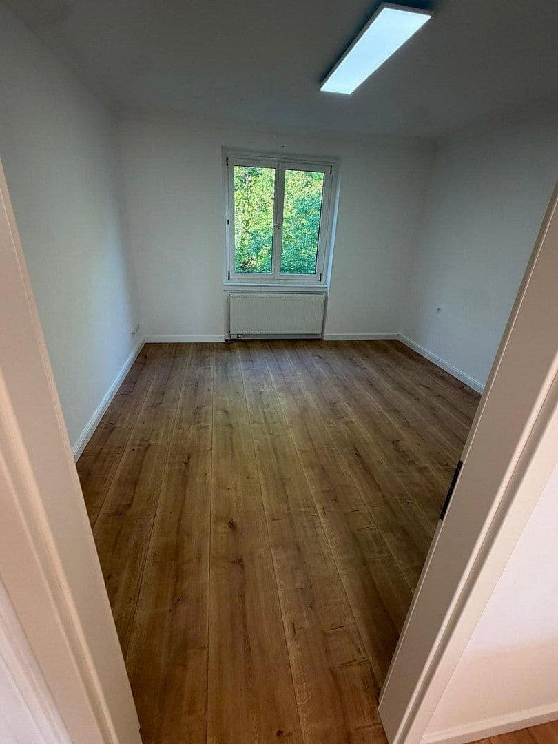 Prenájom bytu 3-izbový 100 m², Geigerstraße 9, Pforzheim, Bádensko-Wurttembersko Prenájom bytu 3-izbový 100 m², Geigerstraße 9, Pforzheim, Bádensko-Wurttembersko