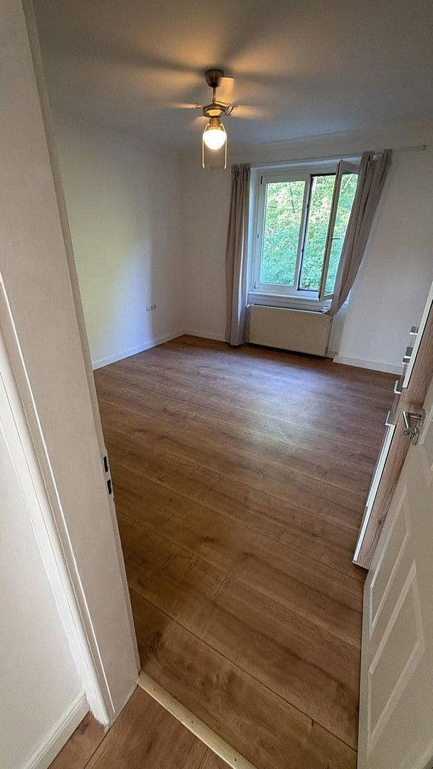 Prenájom bytu 3-izbový 100 m², Geigerstraße 9, Pforzheim, Bádensko-Wurttembersko Prenájom bytu 3-izbový 100 m², Geigerstraße 9, Pforzheim, Bádensko-Wurttembersko