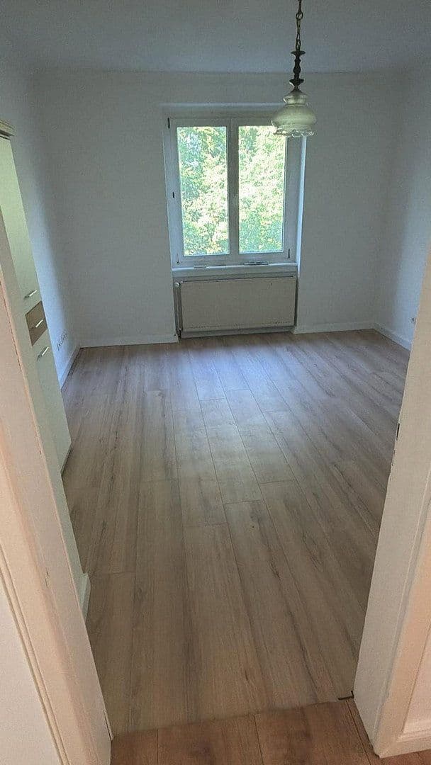 Prenájom bytu 3-izbový 100 m², Geigerstraße 9, Pforzheim, Bádensko-Wurttembersko Prenájom bytu 3-izbový 100 m², Geigerstraße 9, Pforzheim, Bádensko-Wurttembersko