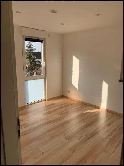 Prenájom bytu 2-izbový 55 m², Weißenhofstrasse 18, Erlenbach, Bádensko-Wurttembersko Prenájom bytu 2-izbový 55 m², Weißenhofstrasse 18, Erlenbach, Bádensko-Wurttembersko