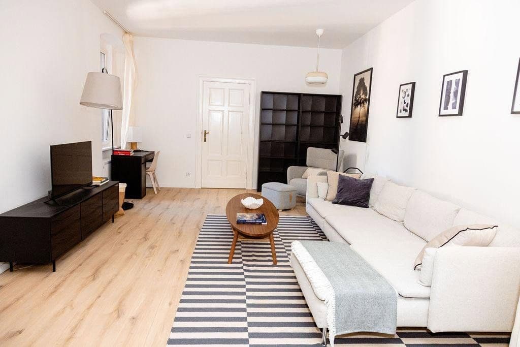 Prenájom bytu 1-izbový 55 m², Schlegelstrasse 11, Berlin, Berlín Prenájom bytu 1-izbový 55 m², Schlegelstrasse 11, Berlin, Berlín