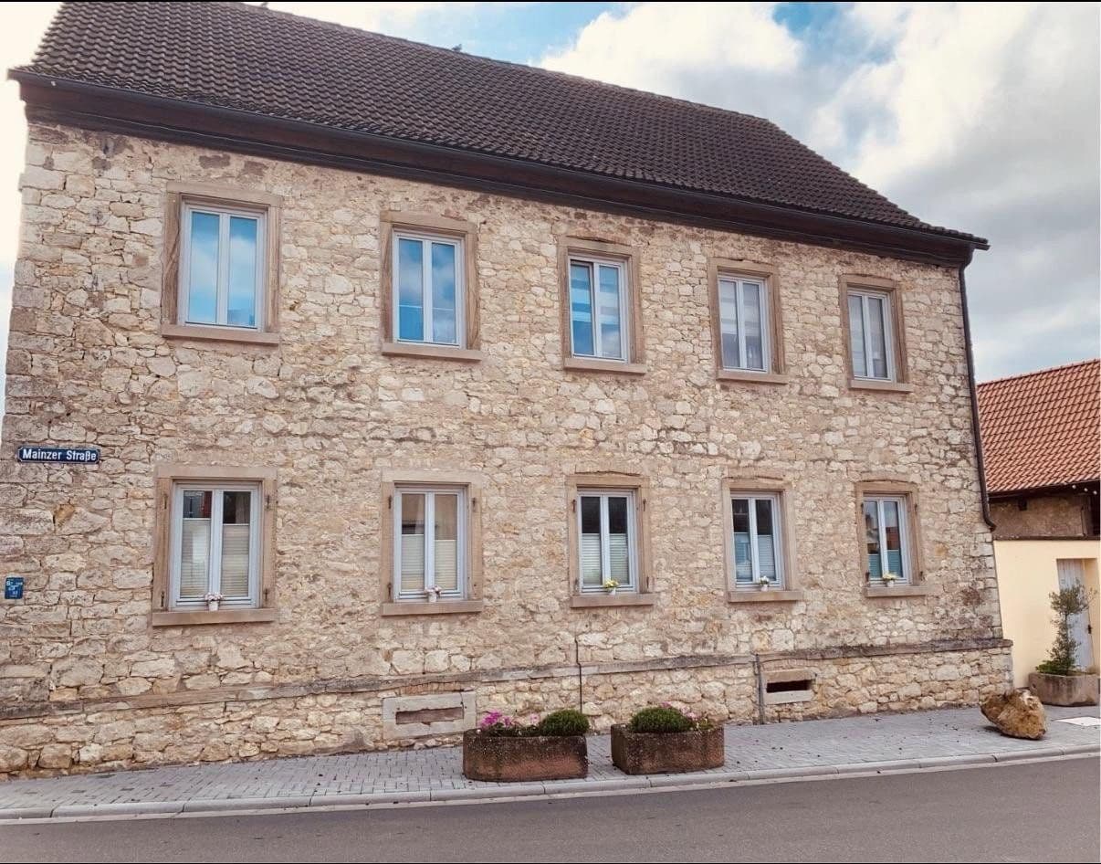 Predaj domu 326 m², pozemok 600 m², Stadecken-Elsheim, Porýnie-Falcko Predaj domu 326 m², pozemok 600 m², Stadecken-Elsheim, Porýnie-Falcko