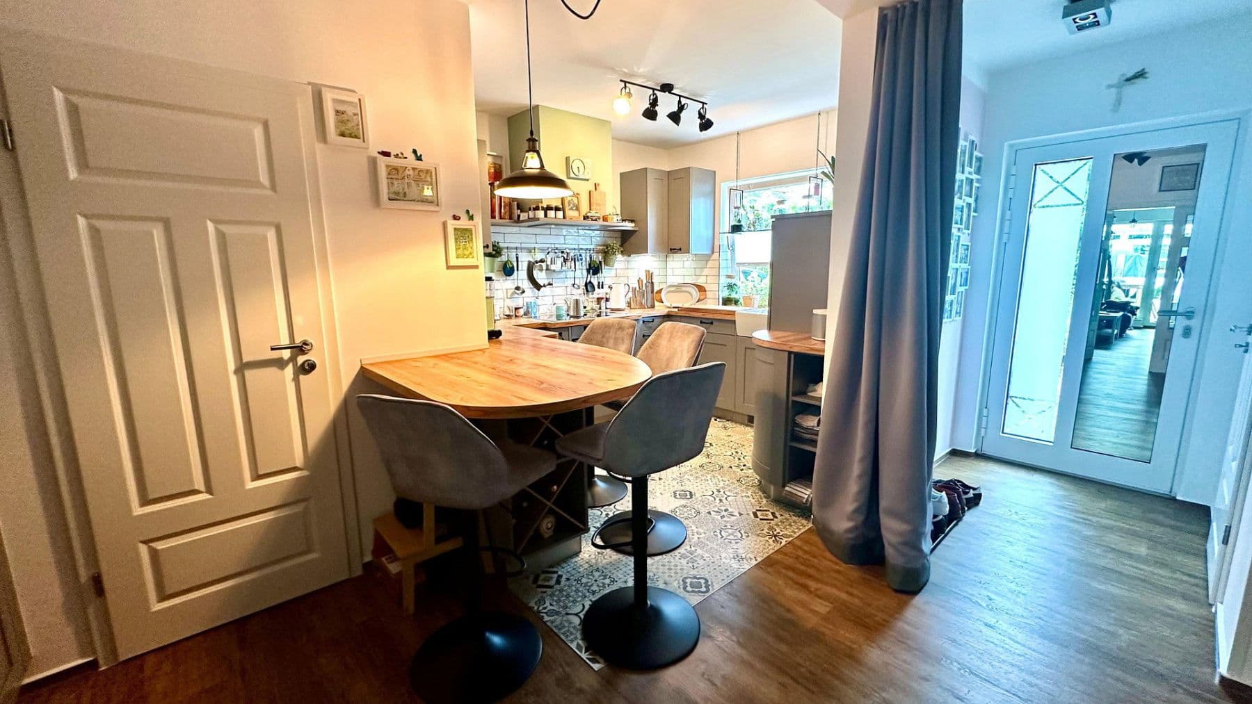 Predaj domu 160 m², pozemok 282 m², Bassenheim, Porýnie-Falcko Predaj domu 160 m², pozemok 282 m², Bassenheim, Porýnie-Falcko