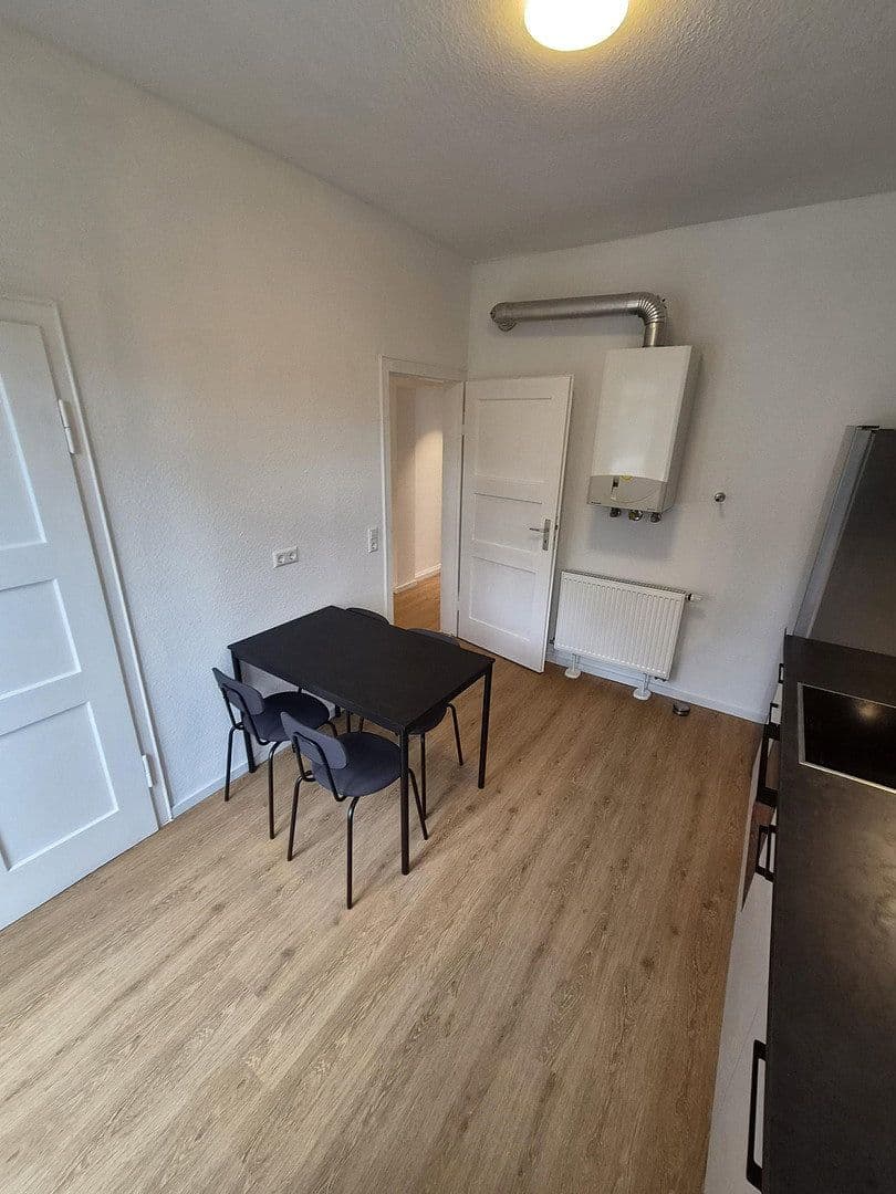 Prenájom bytu 3-izbový 80 m², Lorenzstr. 2, Karlsruhe, Bádensko-Wurttembersko Prenájom bytu 3-izbový 80 m², Lorenzstr. 2, Karlsruhe, Bádensko-Wurttembersko